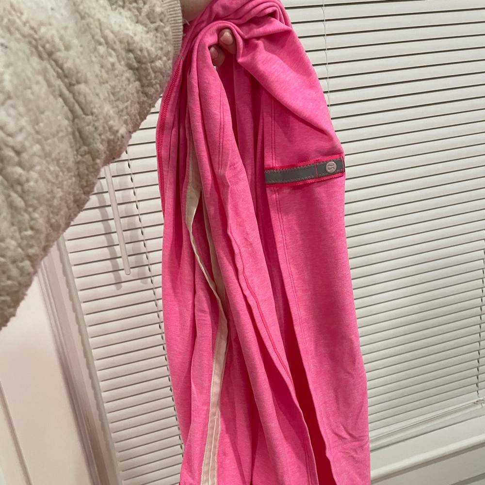 Lululemon customizable snap scarf